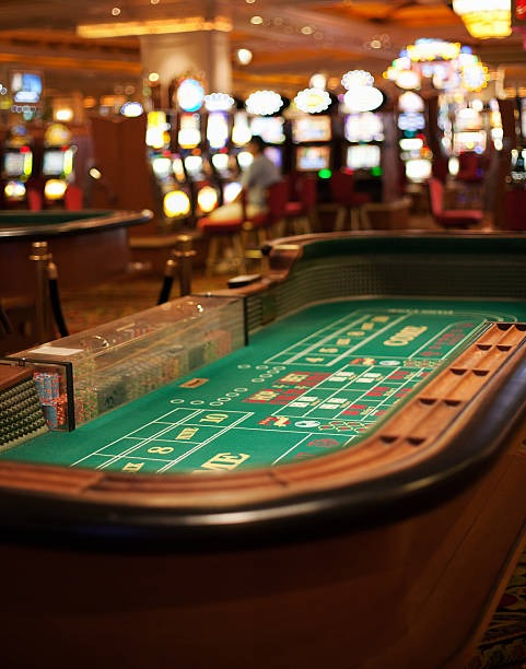jayabola Taiwan Pools roulette wheel with betting layout and live croupier managing a spin session
